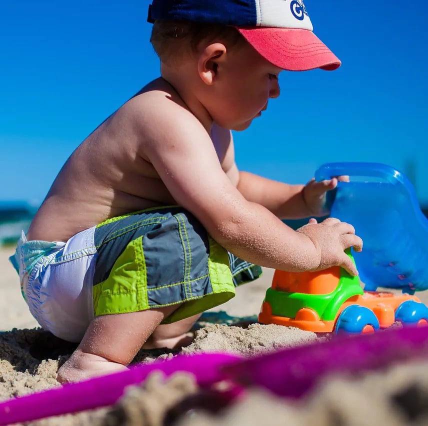 🏖️ Παιδικό βιωματικό εργαστήρι για παιδιά 2-8 στην πλαζ Αρετσού